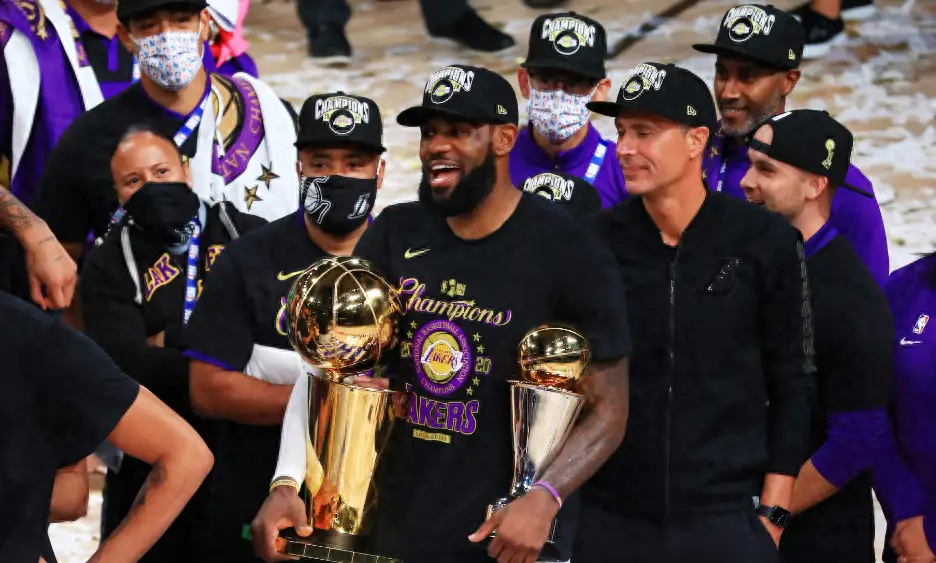 nba比尔拉塞尔奖杯_比尔·拉塞尔nba总决赛最有价值球员奖_比尔拉塞尔进了几次总决赛