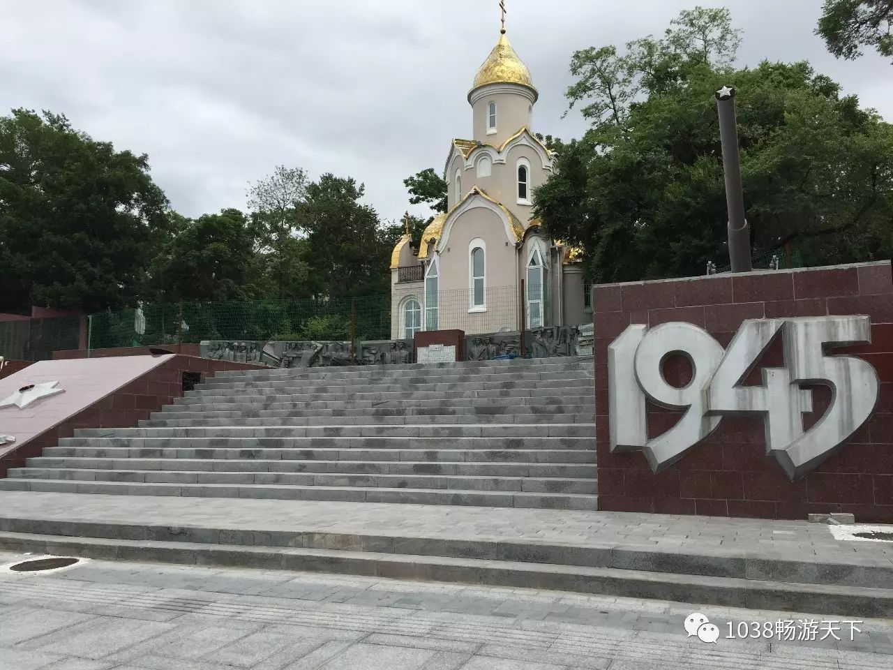 大黄蜂可以坐几个人_大黄蜂跑车能做几个人_大黄蜂能坐几个人