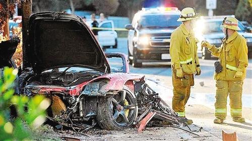 保罗沃克死的时候开的什么车_保罗沃克死时卡的时是什么车_保罗沃克车祸车