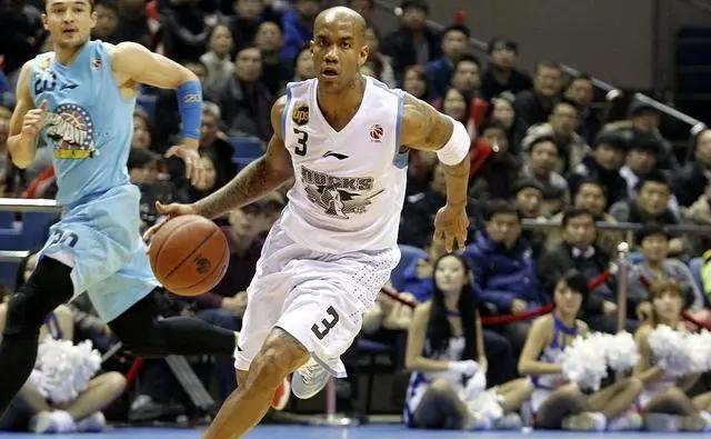 马布里在cba工资_马布里CBA生涯数据统计_马布里NBA职业生涯收入