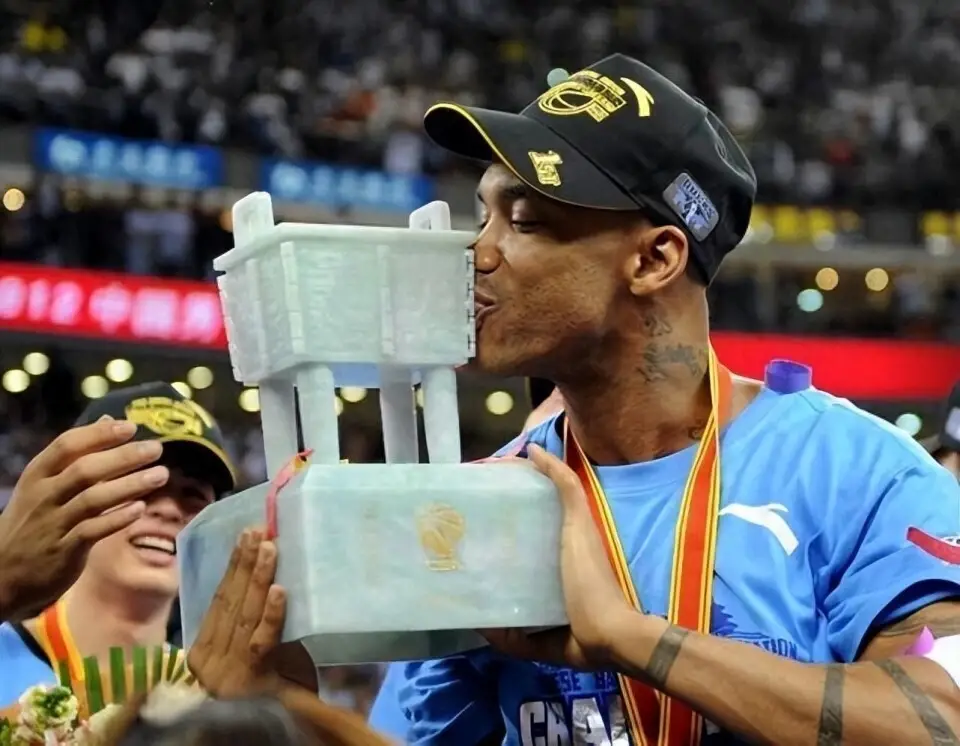 马布里 CBA 生涯 总薪水_马布里在cba工资_马布里 NBA 与 CBA 薪水对比