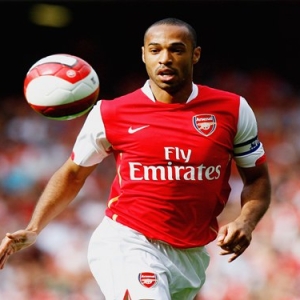 NBA球员收入榜揭晓：詹姆斯、库里、杜兰特领跑，三人年收入均破亿美元