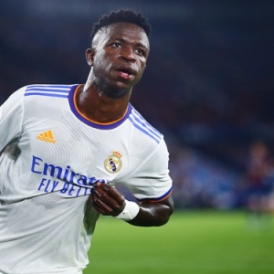 4队大交易方案出炉：詹姆斯如愿加盟勇士，利拉德威少互换东家