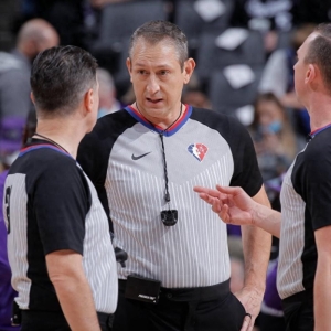 NBA裁判年薪百万？吹一场总决赛顶你干一年，规则下的暴利真相